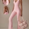 Traje de Yoga para Mujer con Cuello en V – Tejido Elástico, Transpirable y No Transparente